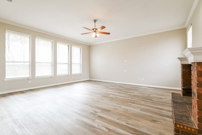 Building Photo - 864 Woodridge Dr