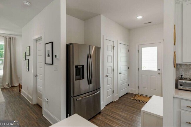 Building Photo - Modern Three Bedroom North Athens