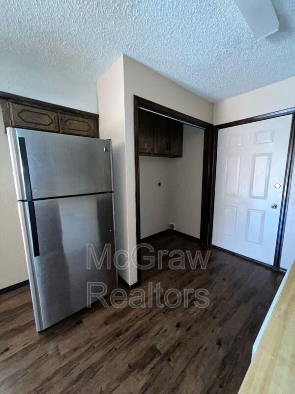 Building Photo - 2609 Oakhurst Dr