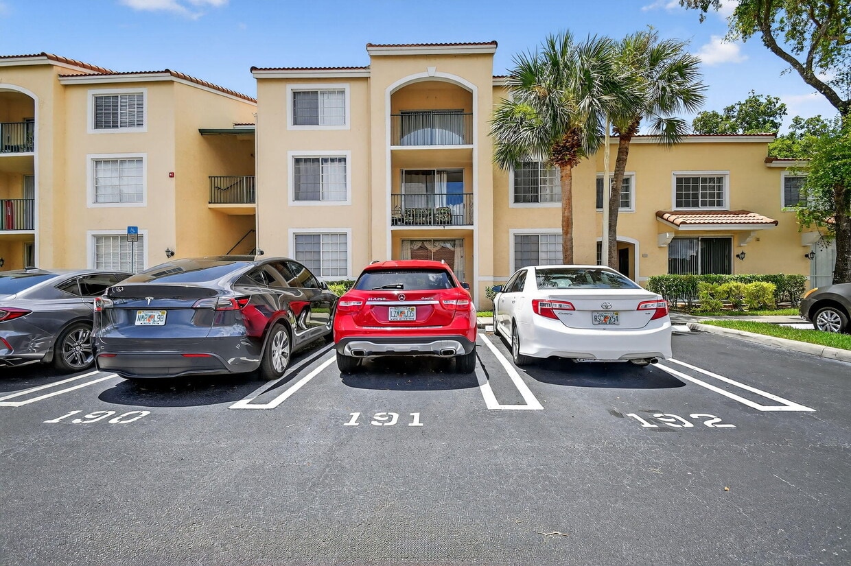 Foto principal - 1733 Village Blvd
