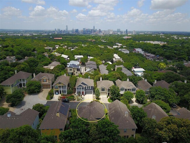 Foto del edificio - 629 12 Oaks Ln