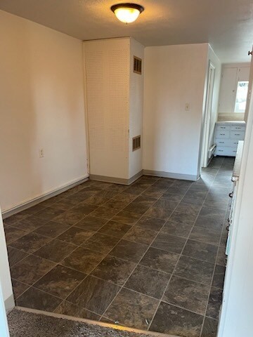 Dining - 150 S Kenwood St