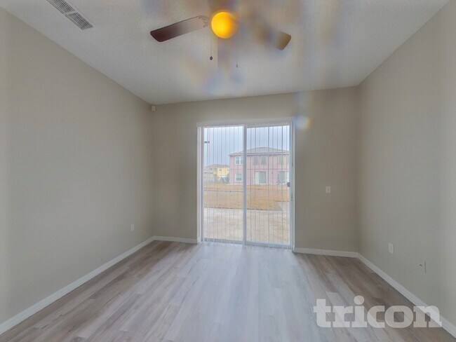 Foto del edificio - 229 Beckenham Dr