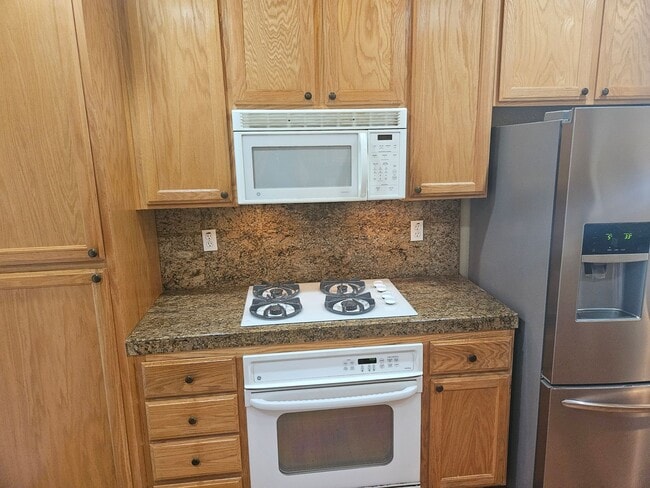 Building Photo - Beautiful 3 bedroom, 2 1/2 bath for rent n...