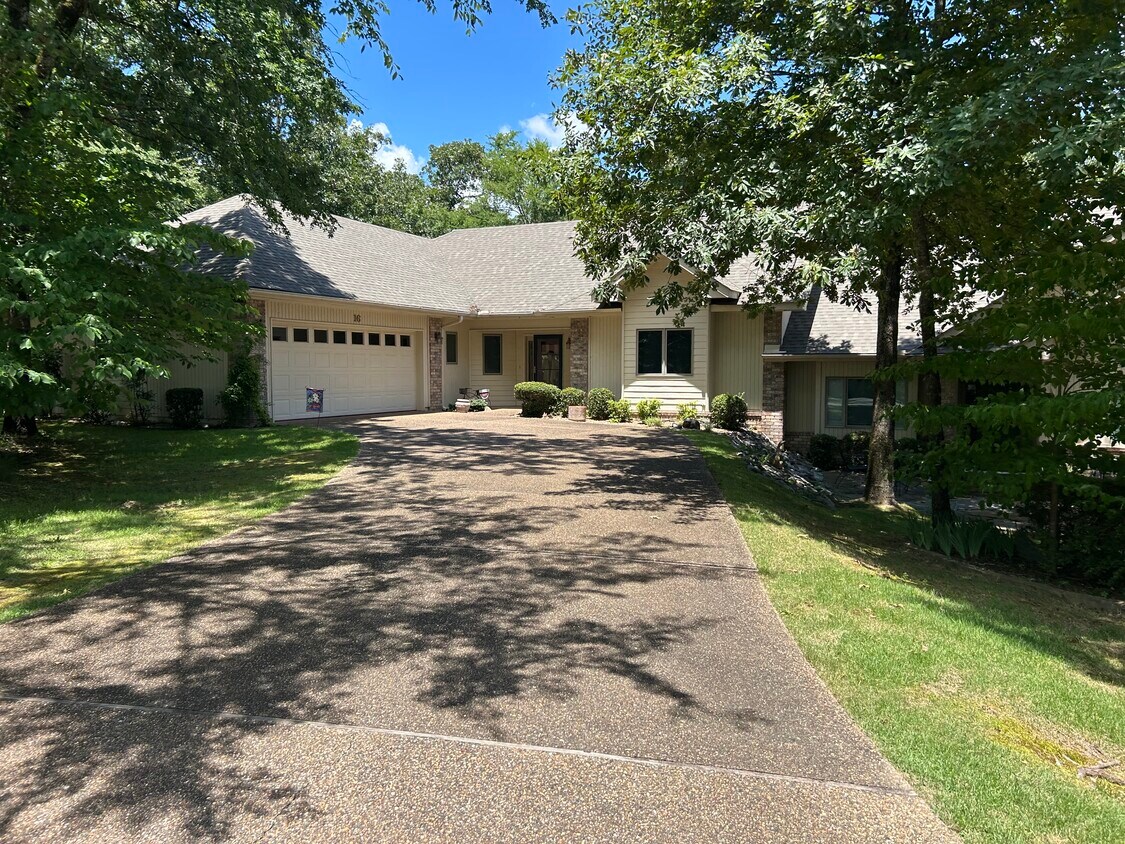 Primary Photo - 16 Arista Ln