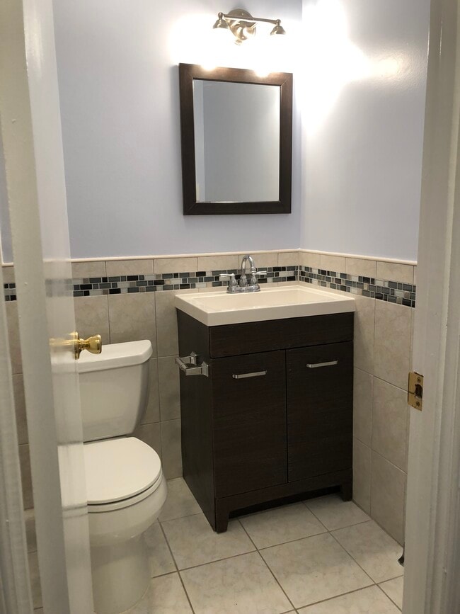 2nd Bath - sink - 3766 Persimmon Cir