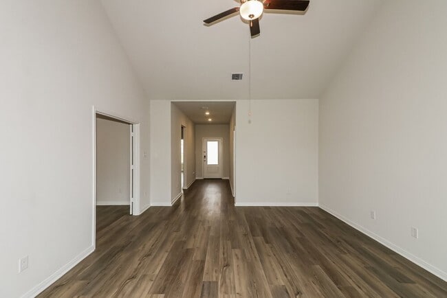 Building Photo - 464 Beechwood Hacienda Dr