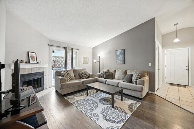 Foto del edificio - 972 Columbine Ave