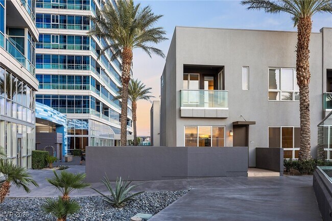 Building Photo - 4525 Dean Martin Dr