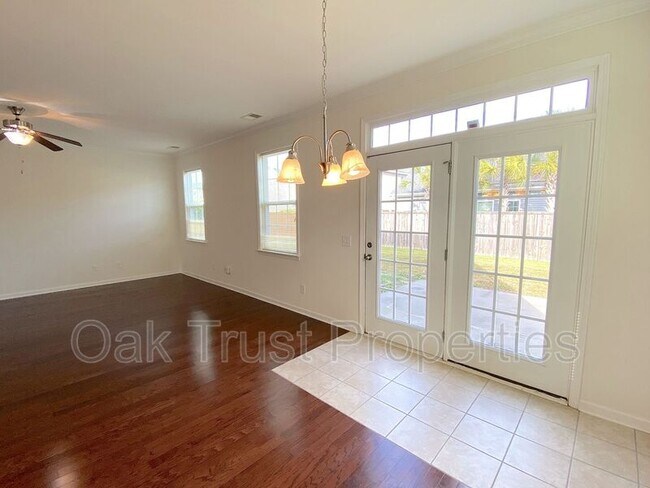 Building Photo - 8145 Ronda Dr