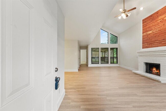 Foto del edificio - 18118 Lakeside Ln