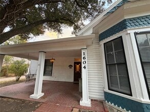 Building Photo - 1604 S Austin Ave