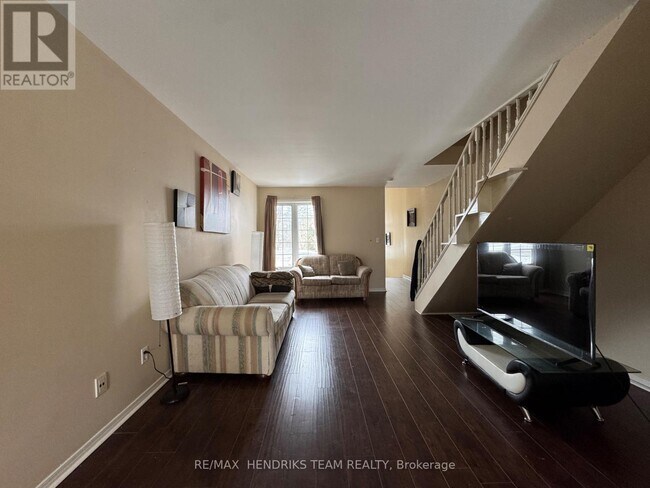 Photo du bâtiment - 308 Oakdale Ave