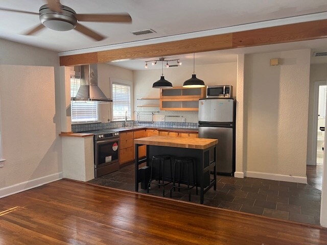 Cocina - 1569 Palm Ave