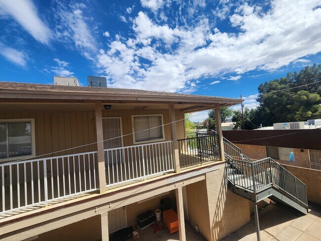 Building Photo - 143 S Doran