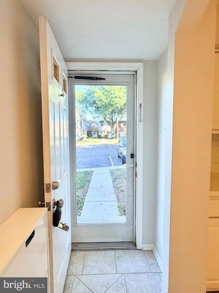 Foto del edificio - 736 Village Ln.