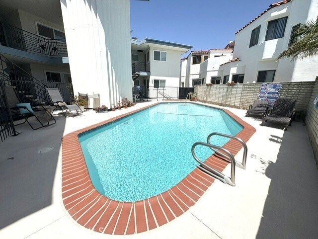 Foto del edificio - 419 Monterey Ln