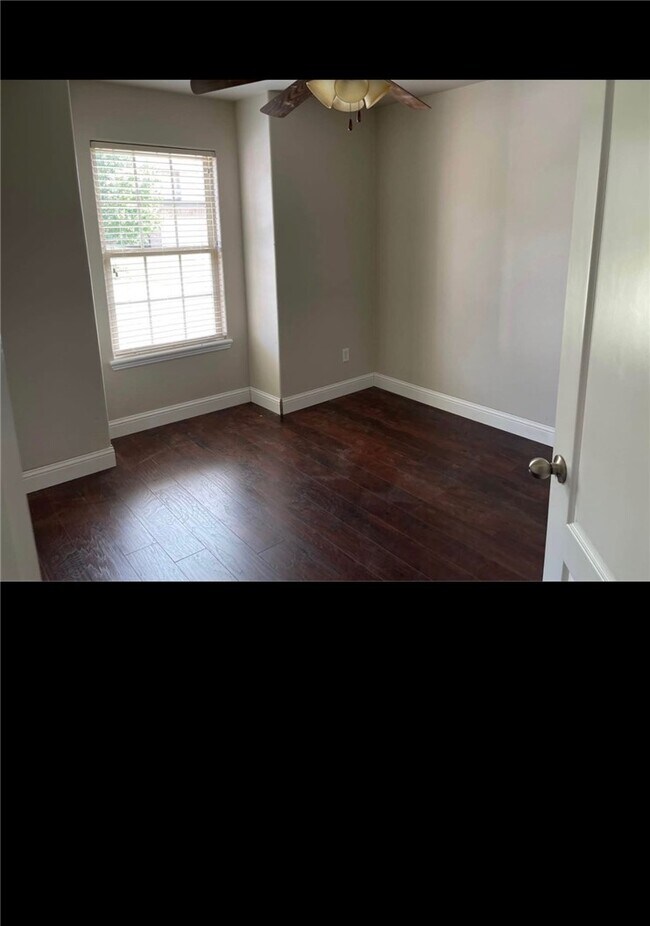Foto del edificio - 867 Oakwood Ln