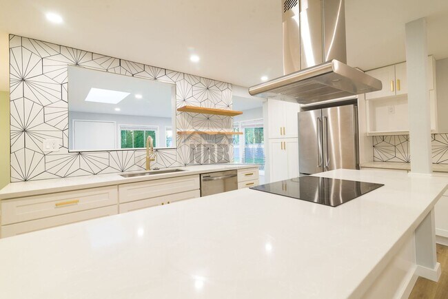 Building Photo - BRAND NEW 5 bed House in UP School District!