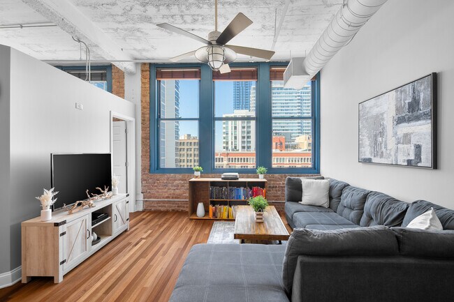 Building Photo - 124 W Polk St