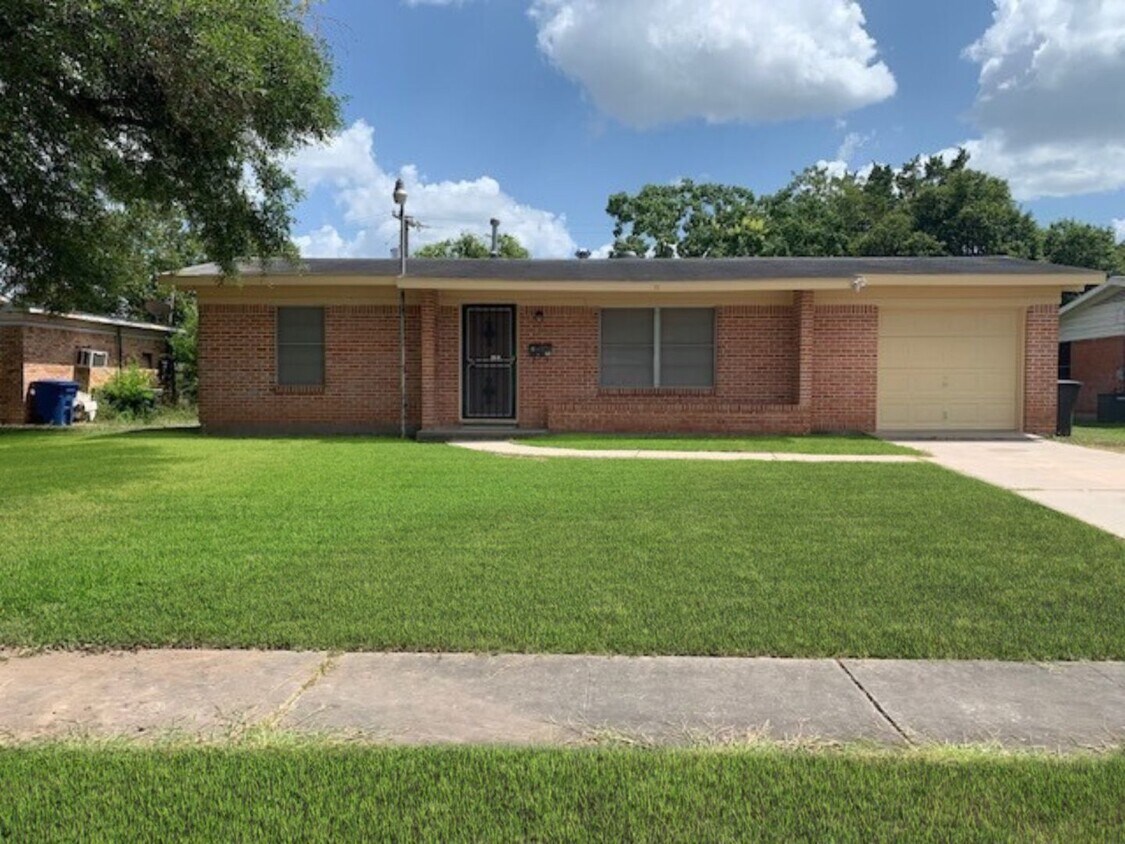 Primary Photo - 4718 Bernadine Dr