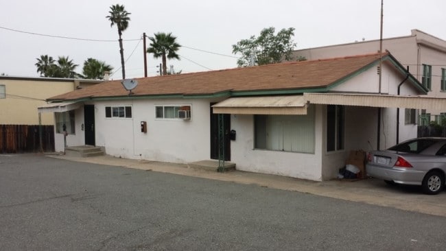 Building Photo - 4960 Comanche Dr