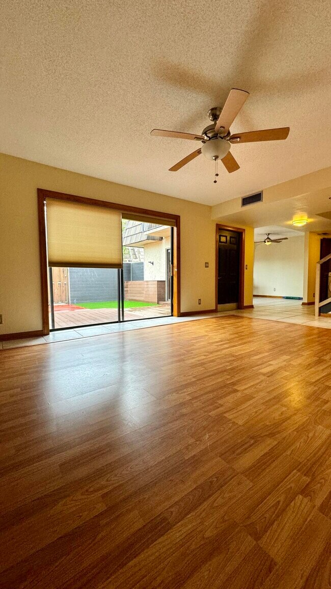Building Photo - 4043 Palm Bay Cir