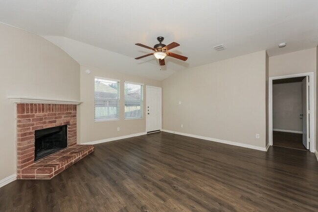 Foto del edificio - 573 Creekbend St