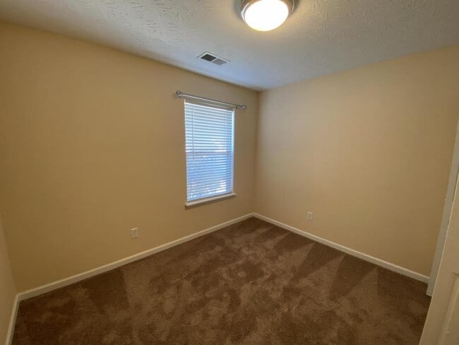 Building Photo - 120 River Run Ct.