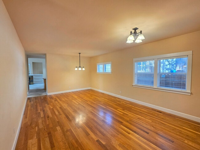 Building Photo - 2423 NW Awbrey Rd