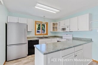 Building Photo - 3738 Park Dr