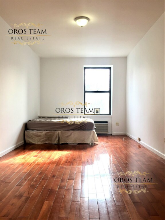 Primary Photo - 335 W 29th St