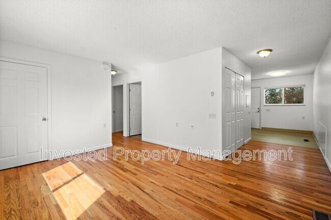 Building Photo - 598 S Eaton St