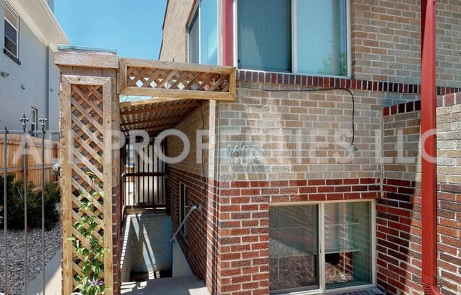 Building Photo - 1607 York St