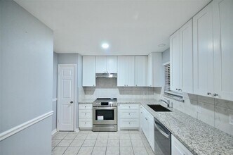 Building Photo - 6229 Tanager St