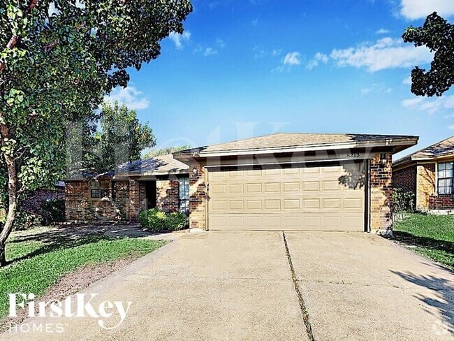 Building Photo - 8213 Meadowbrook Dr