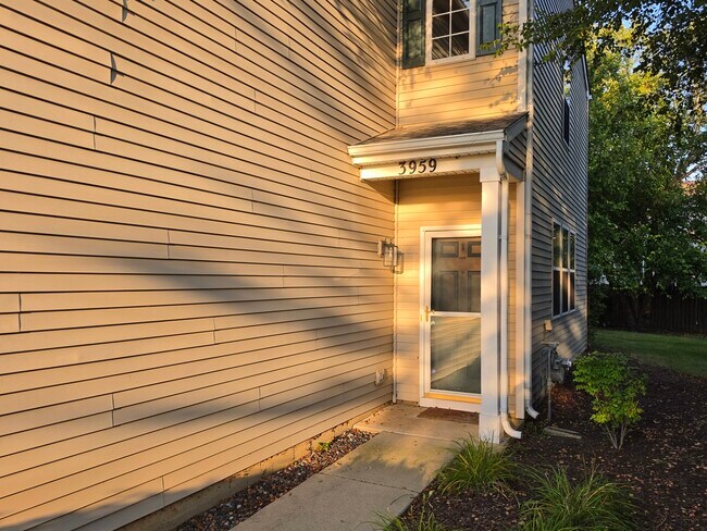 Foto del edificio - 3959 Blackstone Dr