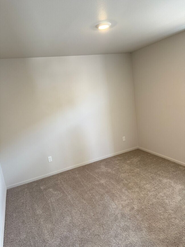 Foto del edificio - Beautiful 3 Bedroom 2 Bathroom Home Available Now