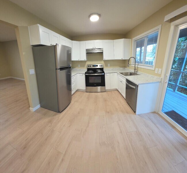 Foto del edificio - 5055 SW Menlo Dr