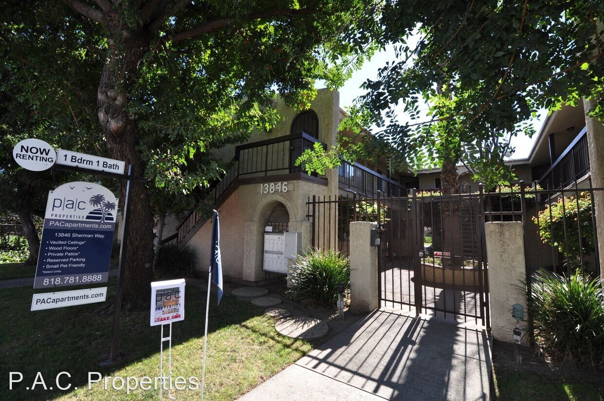 Primary Photo - 1 br, 1 bath Apartment - 13846 Sherman Way...