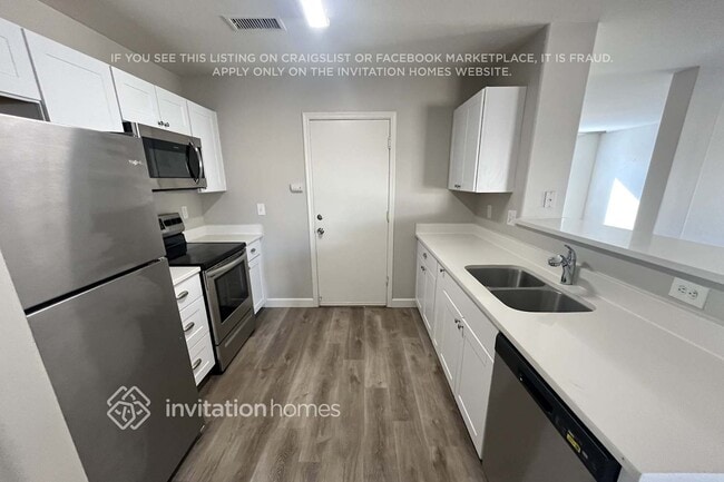 Building Photo - 15008 W Calavar Rd