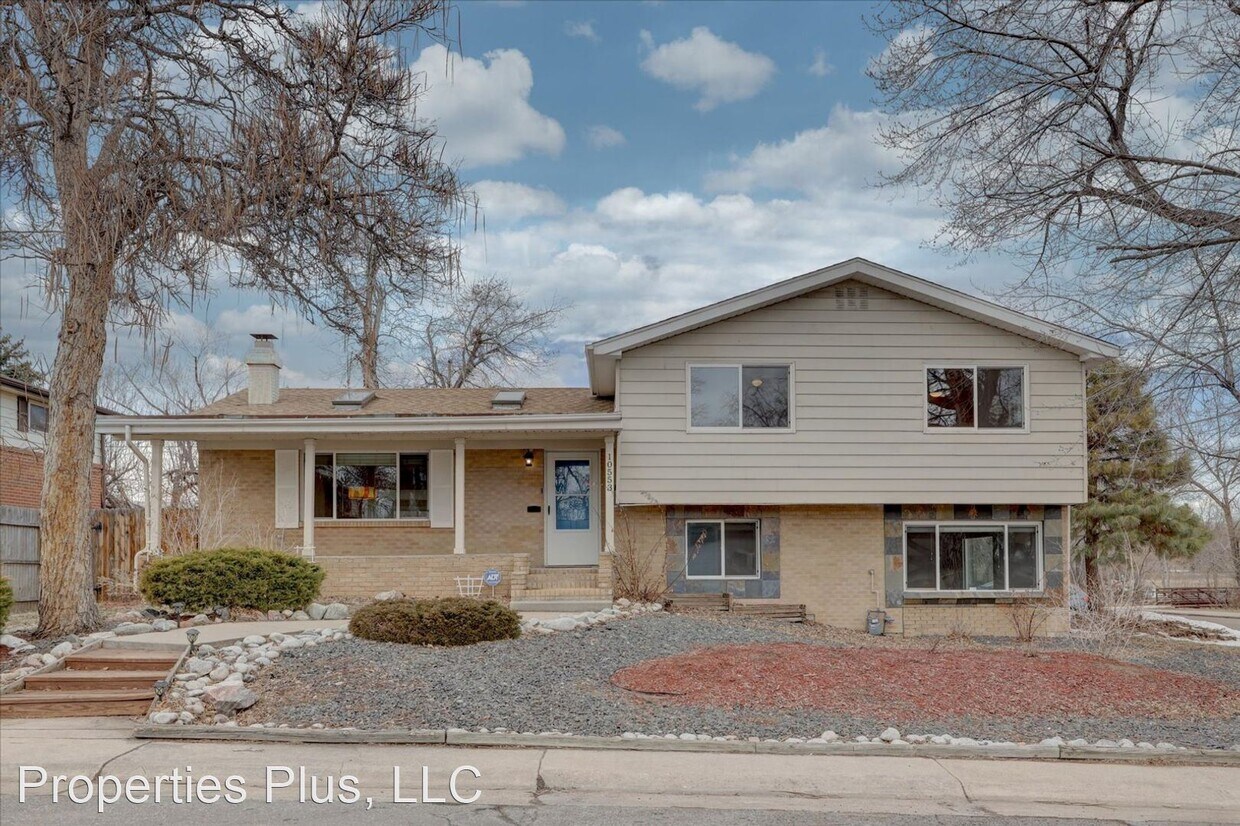 5 br, 2.5 bath House 10553 Santa Fe St House Rental in Northglenn