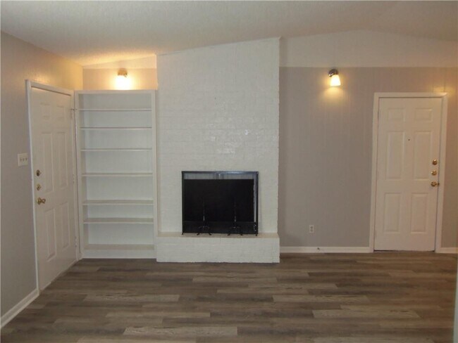 Building Photo - 8910 Little Walnut Pkwy