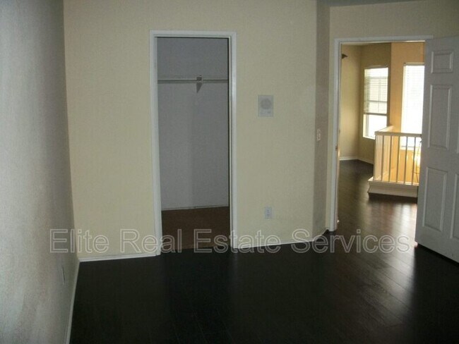 Foto del edificio - 1866 Via Capri St