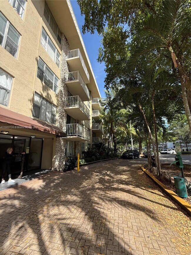 Building Photo - 1805 Sans Souci Blvd