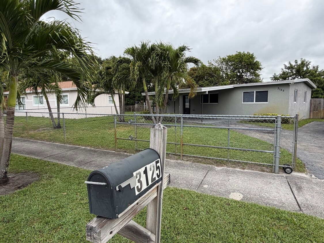 Photo - 3125 NW 2nd St (Fort Lauderdale, FL)