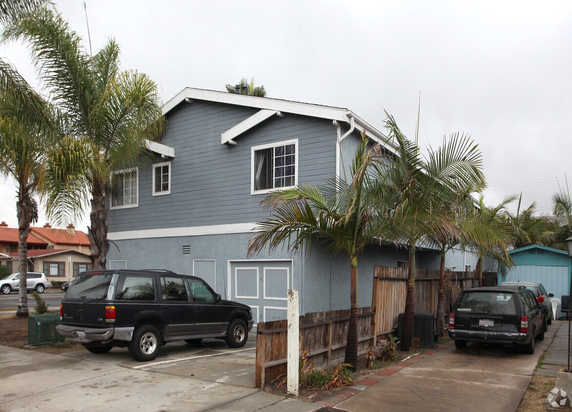 Building Photo - 3076 Lincoln Ave