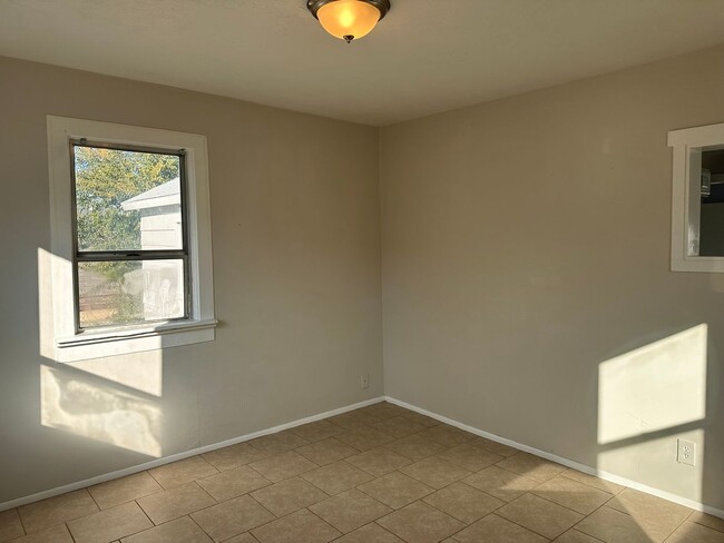 Foto del edificio - 3 Bedroom House with Garage