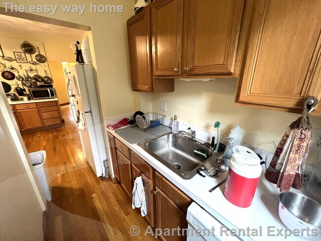 Building Photo - Somerville/Porter  Square 3 Bedroom