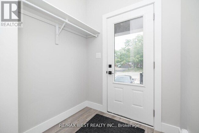 Photo du bâtiment - 172 Cundles Rd W